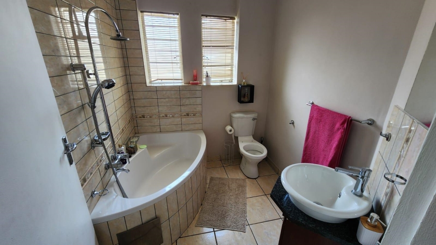 3 Bedroom Property for Sale in Waterval East North West